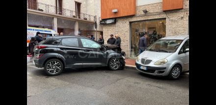 Incidente in corso Umberto a Monopoli: un ferito e vetrina sfondata