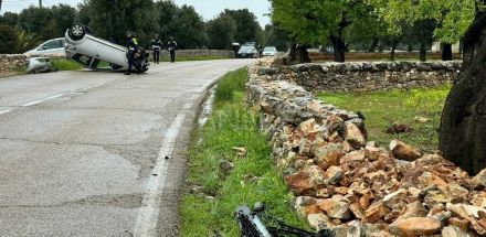 Si ribalta auto sulla Monopoli-Conversano: illeso il conducente