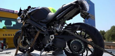 Scontro moto-auto sulla Statale 16: ferito centauro